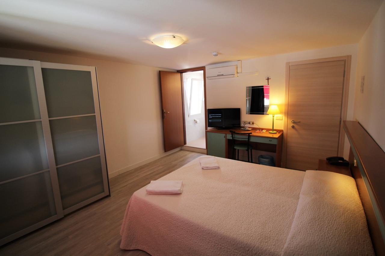 Hotel Rex Caorle Bagian luar foto